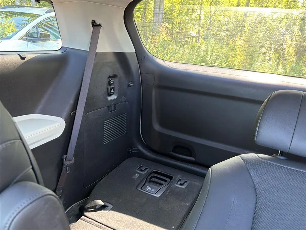 Used 2024 Snow White Pearl Kia SX Prestige image 15