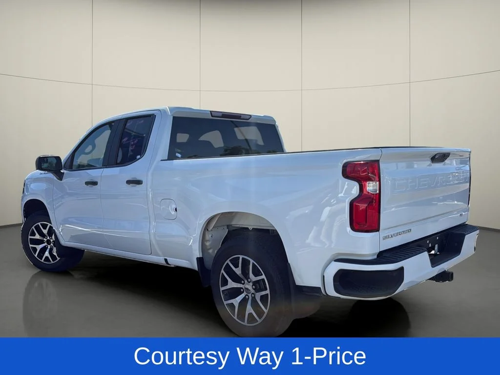 Used 2020 White Chevrolet Custom image 6