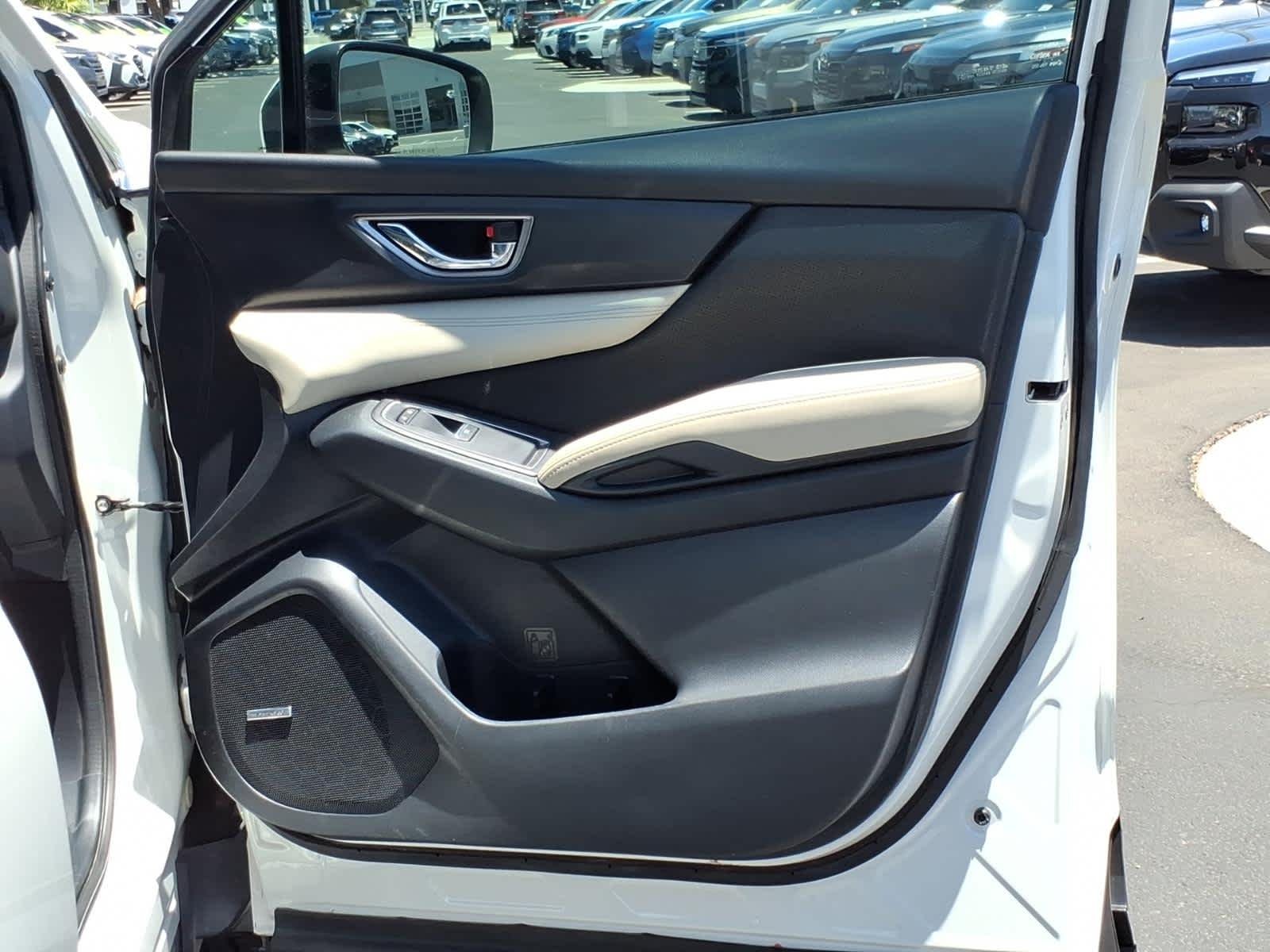 Used 2020 Crystal White Pearl Subaru Limited image 18