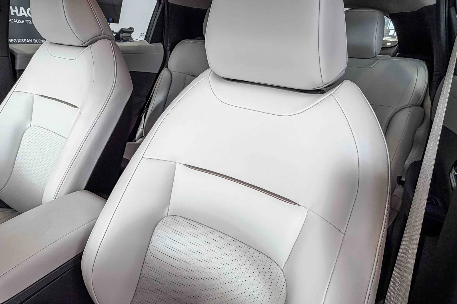 New 2026 Everest White Pearl TriCoat / Super Black Two-tone Nissan SV+ image 20