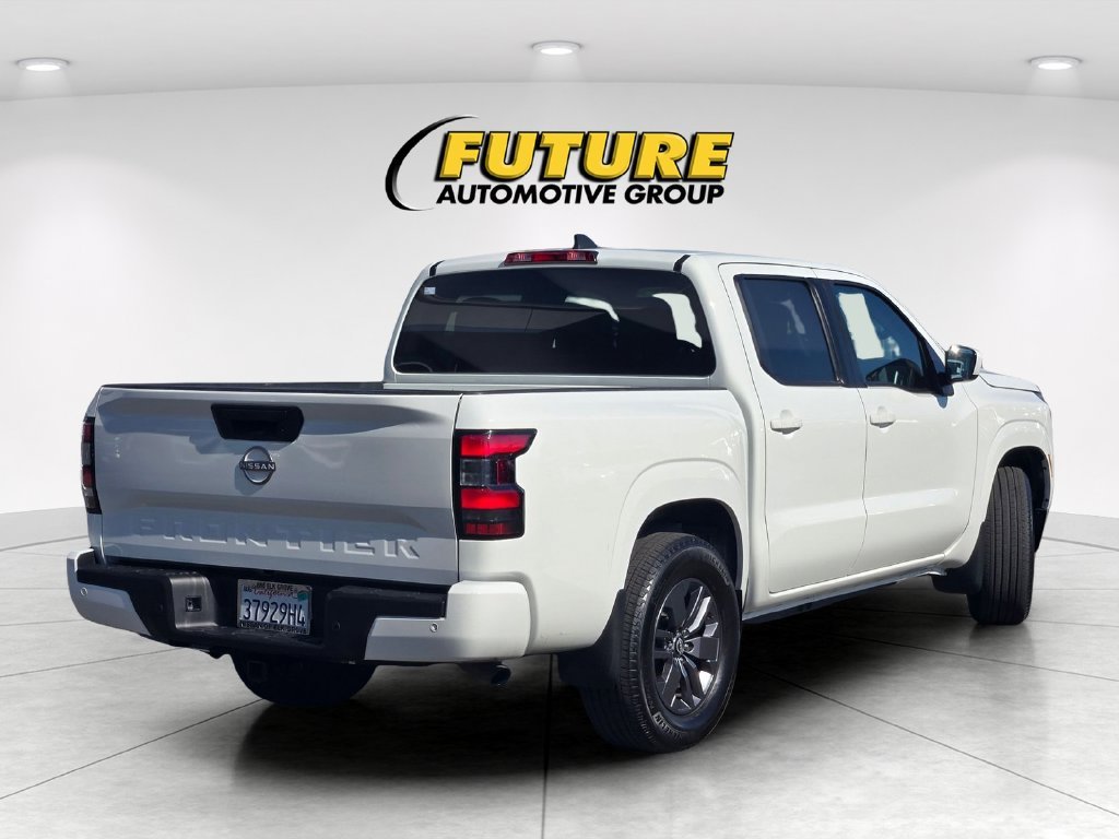 Used 2025 White Nissan SV image 4