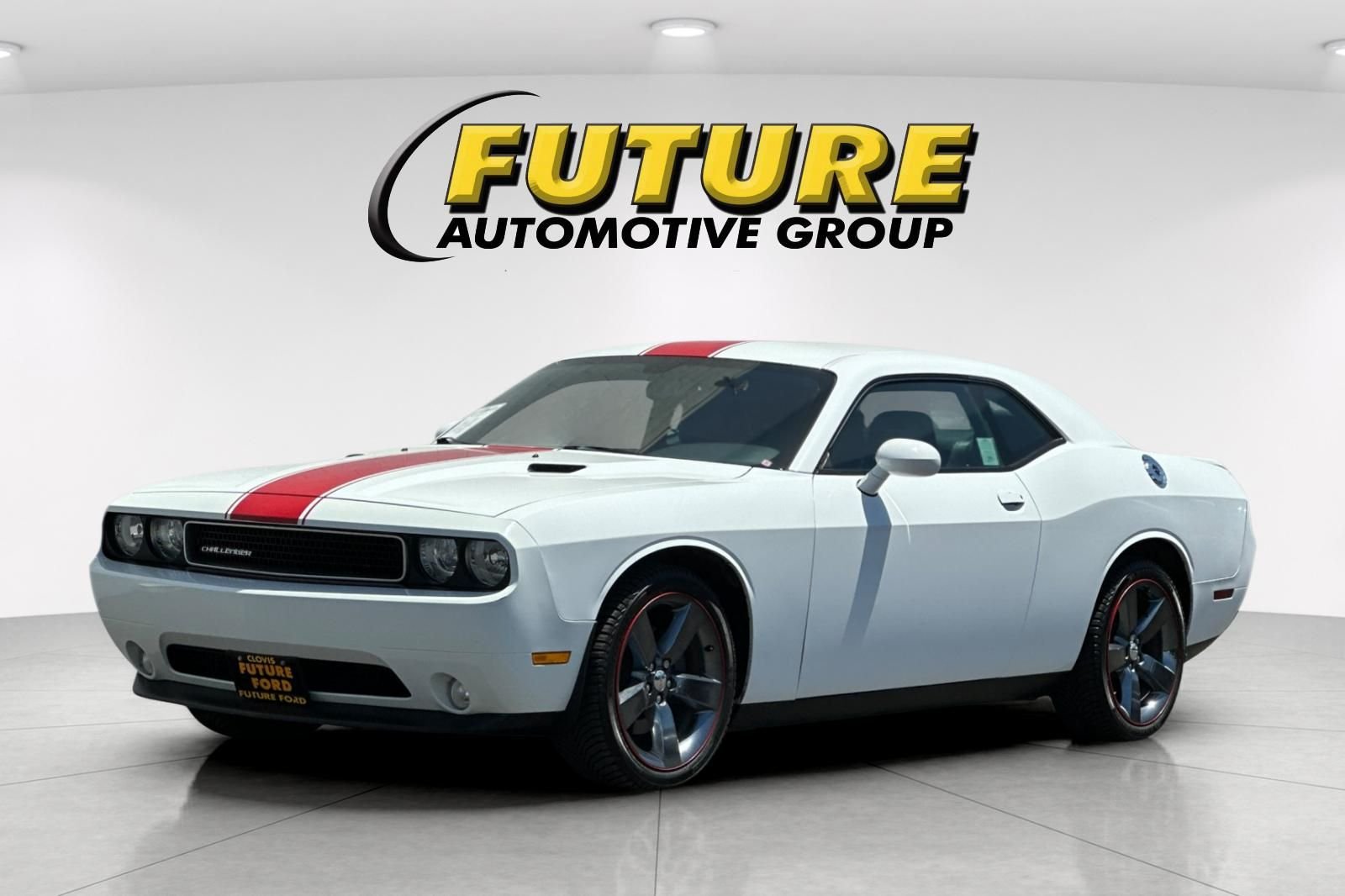 Used 2013 White Dodge SXT image 7