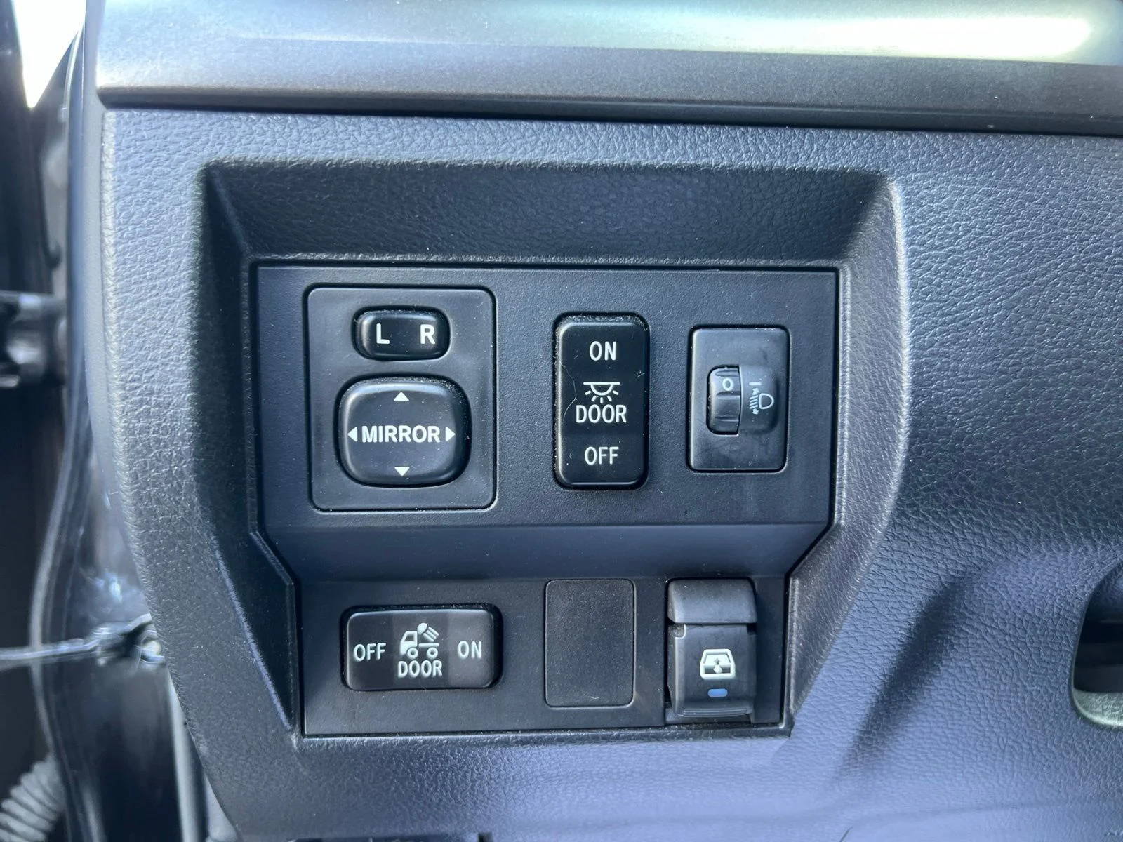Used 2017 Black Toyota SR5 image 27
