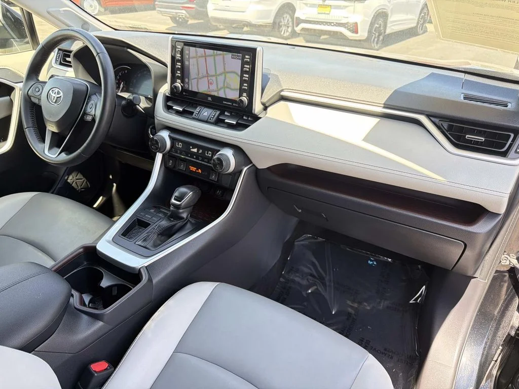 Used 2019 Midnight Black Metallic Toyota Limited image 35