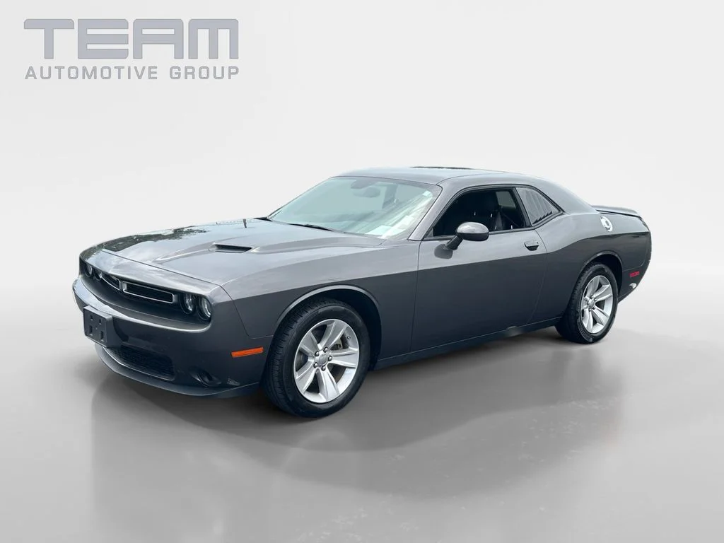 Used 2023 Gray Dodge SXT image 3