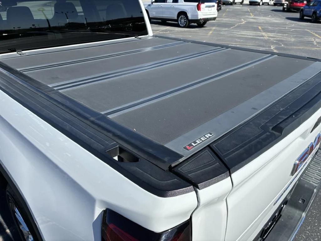 Used 2022 SUMMIT WHITE GMC SLE image 15