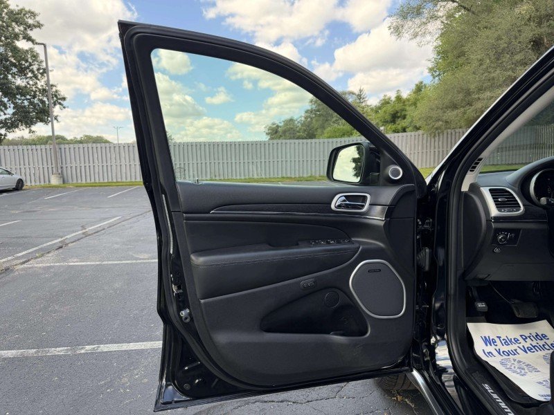Used 2019 Black Jeep Summit image 18