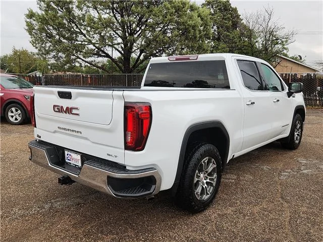 Used 2025 White GMC SLT 4x2 Crew Cab 5.75 ft. box 147.4 in. WB image 4