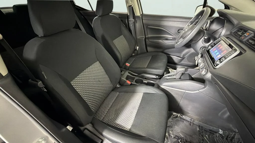 Used 2024  Nissan S image 26