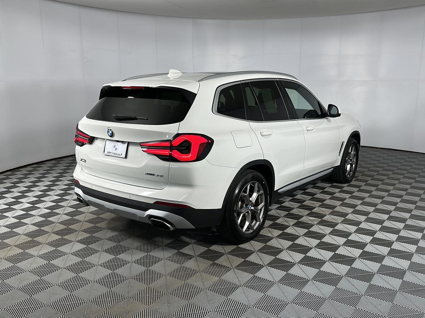 Used 2022 Alpine White BMW xDrive30i image 30