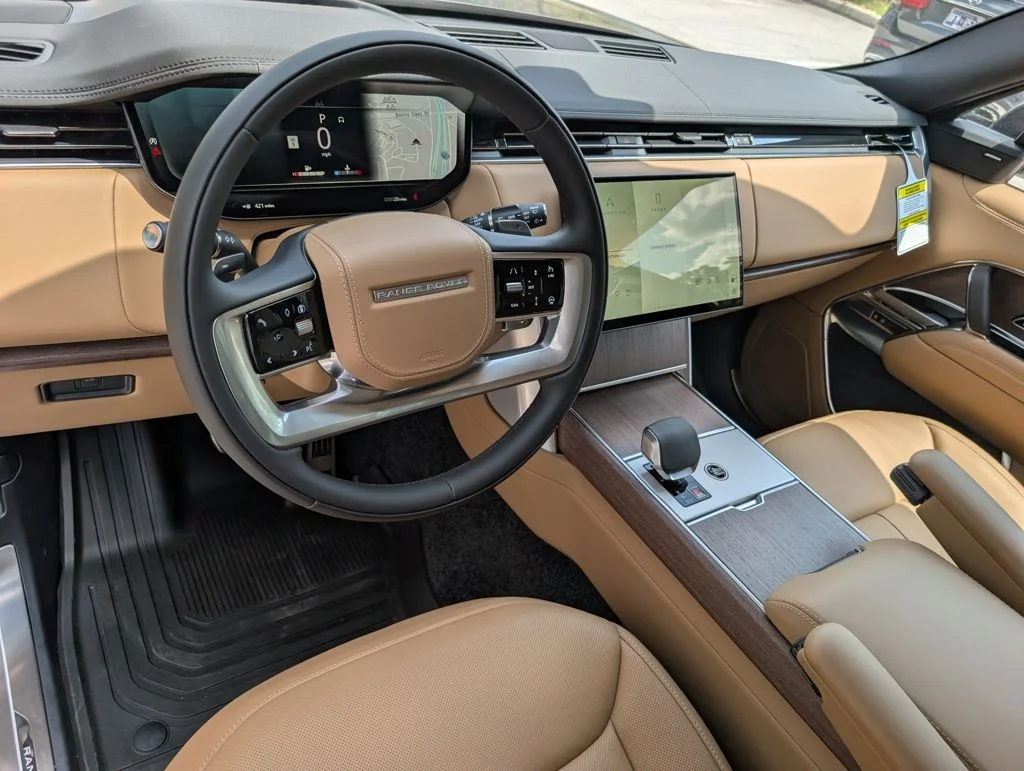 New 2026 Charente Grey Land Rover SE image 4