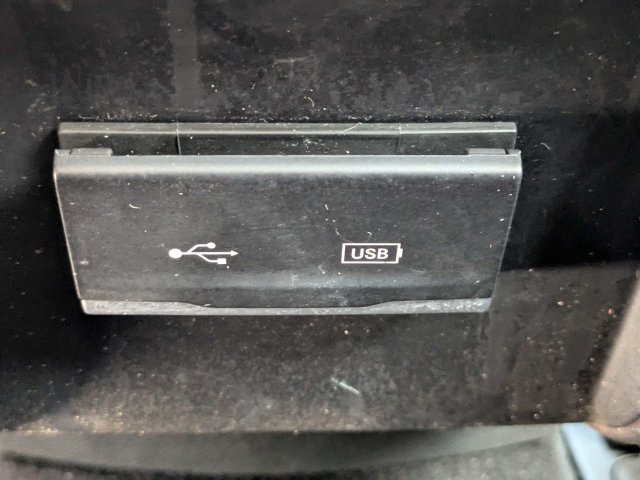 Used 2019 White Jeep Latitude Plus image 14