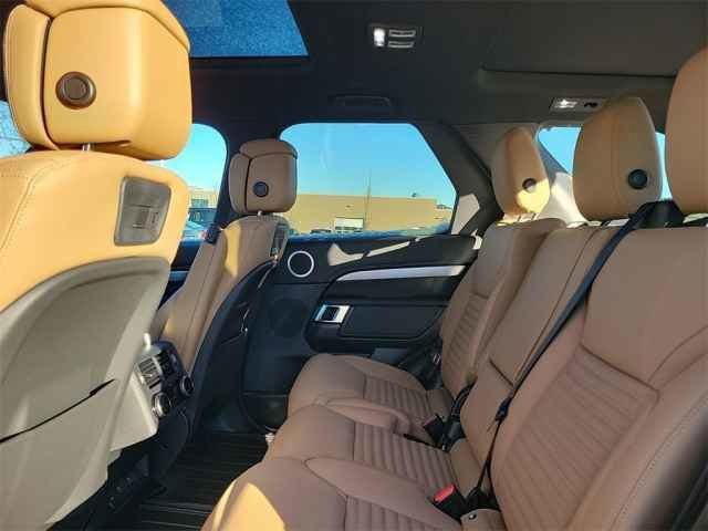 Used 2025 White Land Rover Dynamic se image 18