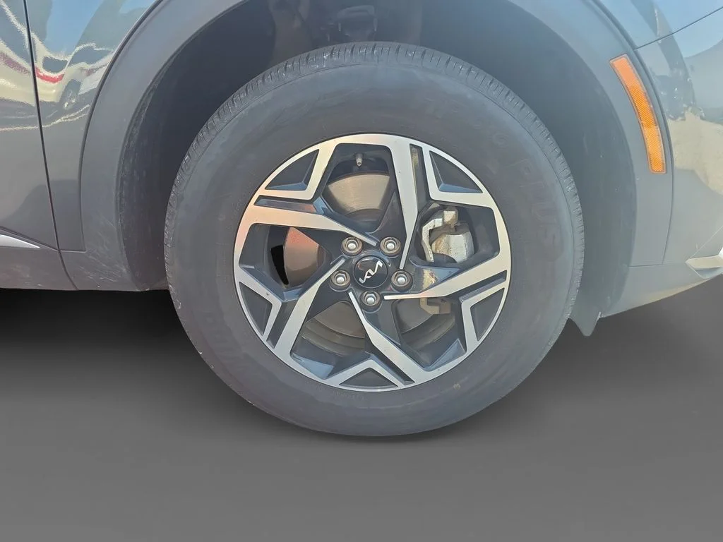 Used 2024 Gravity Gray Kia LX image 10