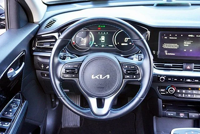 Used 2022 Gray Kia EX Premium image 20