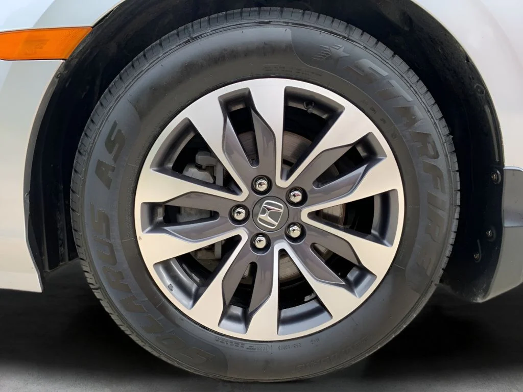 Used 2022 Silver Honda EX-L image 33