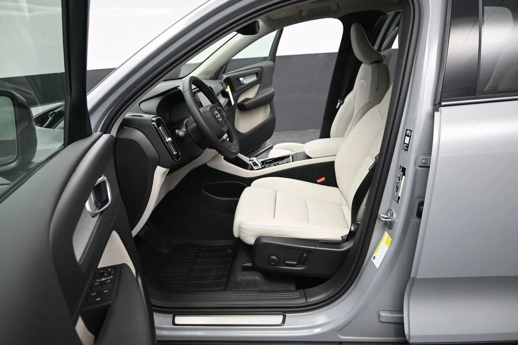 Used 2026 Vapour Grey Volvo Plus image 10