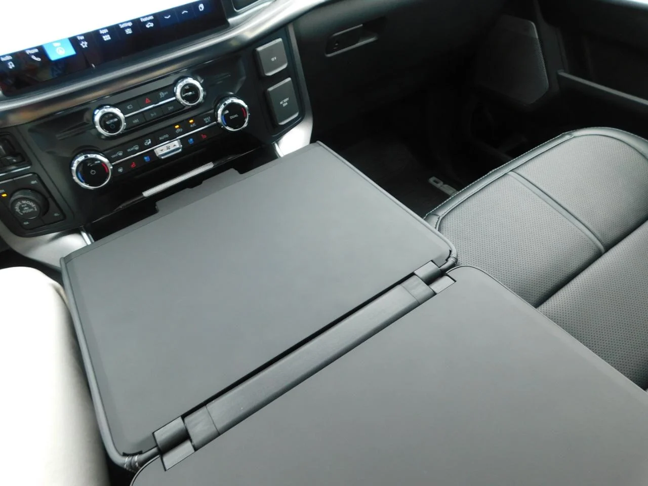 New 2026 Star White Metallic Tri-Coat Ford Platinum® image 46