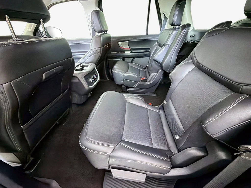 Used 2025 Gray Metallic Ford Platinum image 31