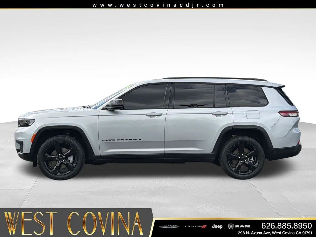 Used 2023 Silver Jeep Altitude image 4