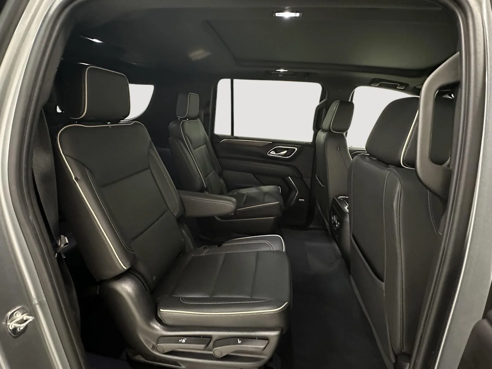 Used 2023 Sterling Gray Metallic Chevrolet Premier image 24