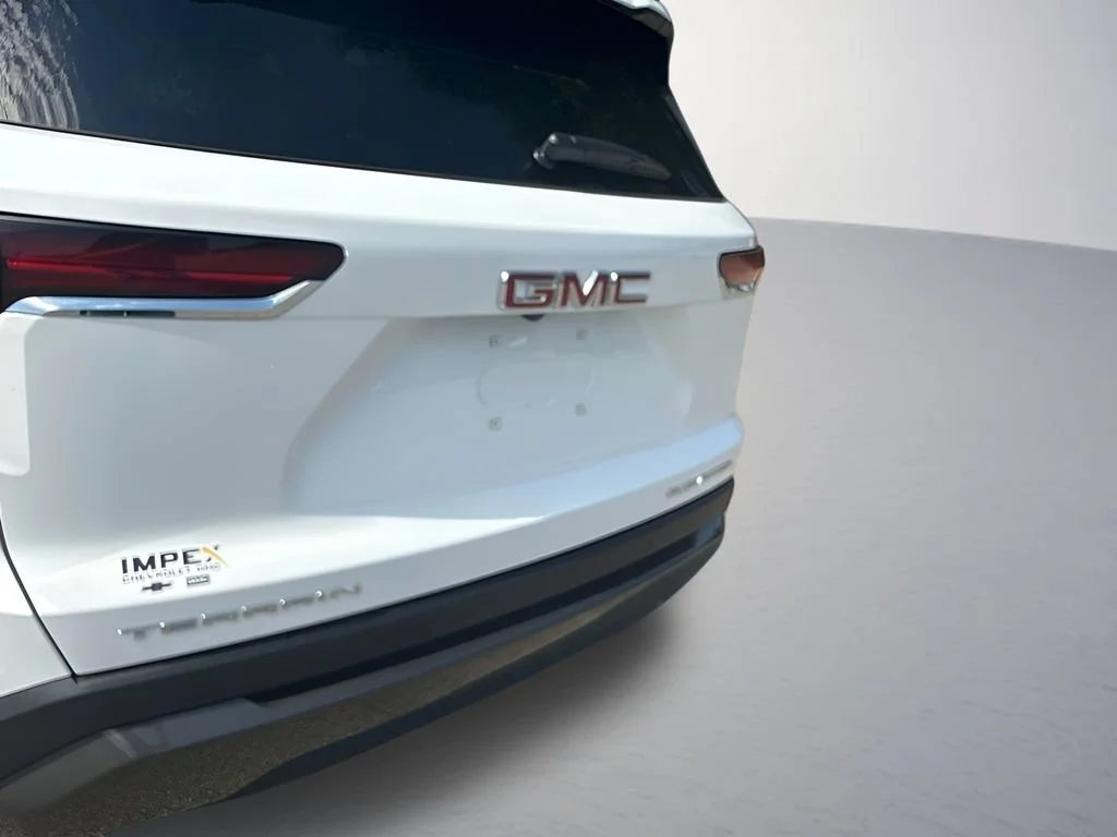 New 2027 Summit White GMC Elevation image 30