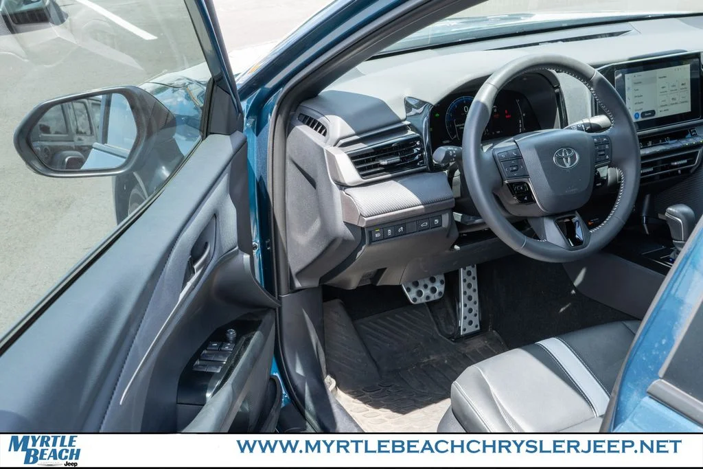 Used 2025 Ocean Toyota SE image 15