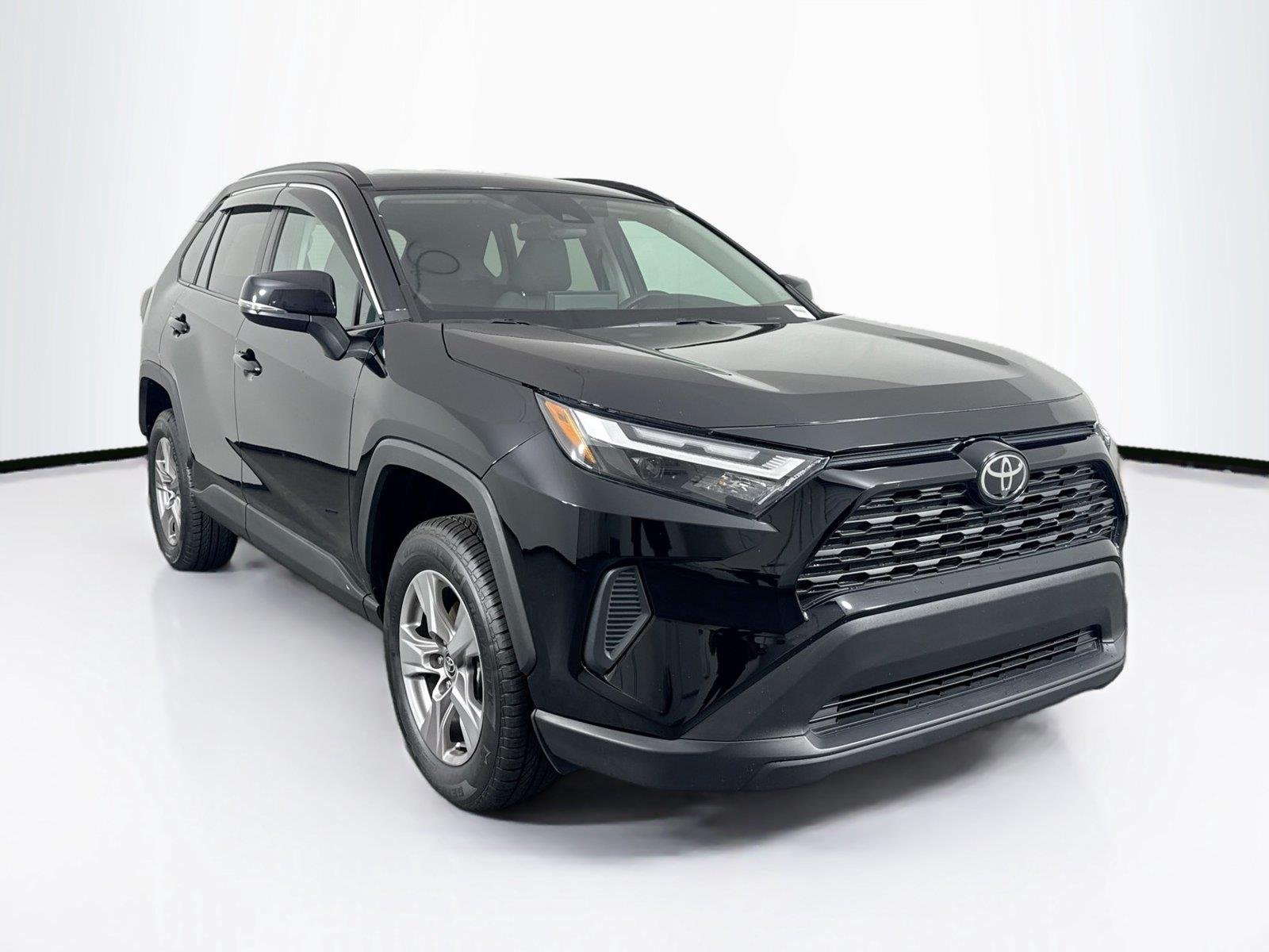 Used 2022 Midnight Black Metallic Toyota XLE image 4