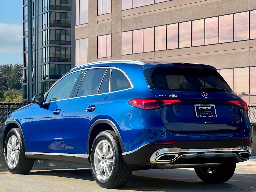 Certified Used 2026  Mercedes-Benz GLC 300 image 5