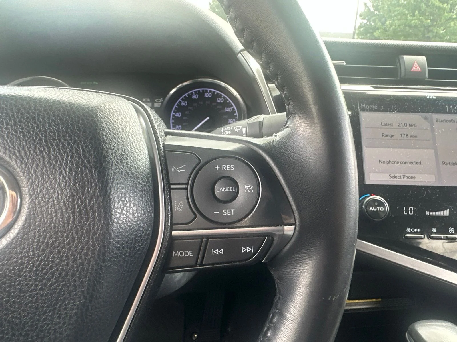 Used 2018 Blue Toyota XLE image 29