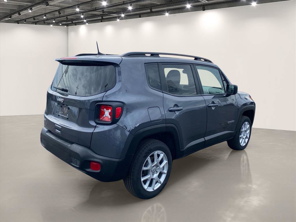 Certified Used 2023 Graphite Gray Jeep Latitude image 7