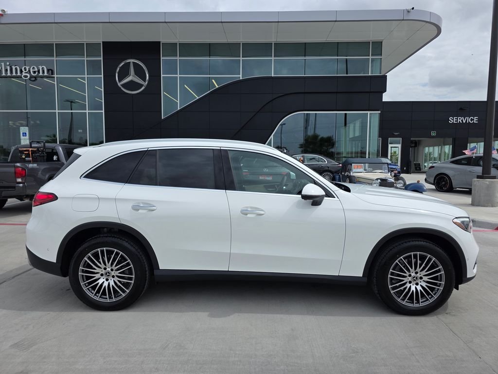 New 2026 Polar White Mercedes-Benz GLC 300 image 8