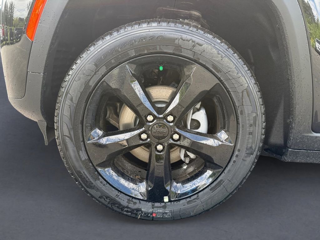 New 2026 Diamond Black Crystal Pearl-Coat Exterior Paint Jeep Limited image 9