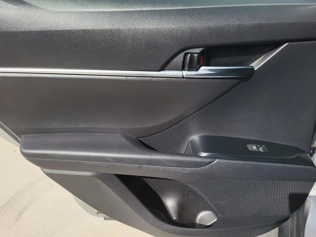 Used 2020 Silver Toyota LE image 10