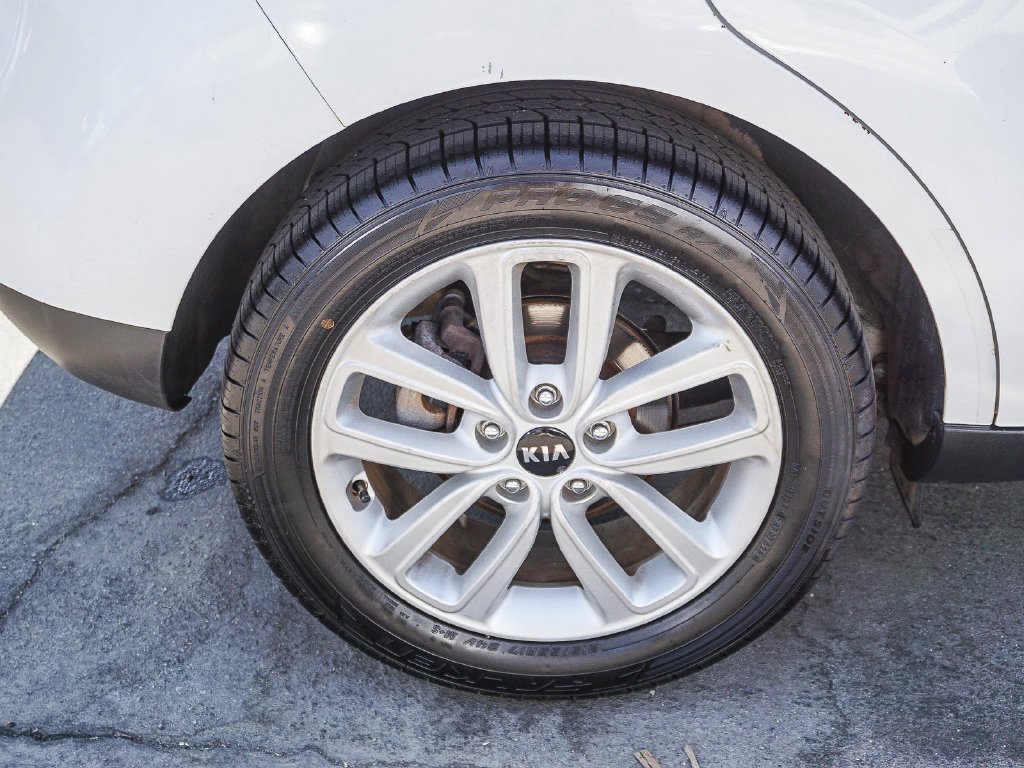 Used 2019 White Kia Plus image 3
