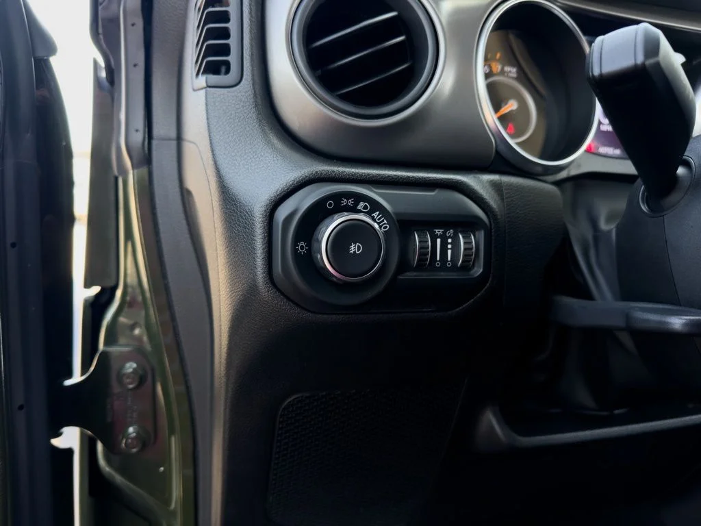 Used 2022 Green Jeep Unlimited Sport S image 18