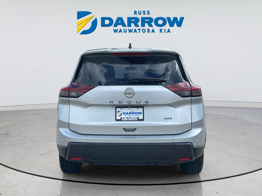 Used 2024 Silver Nissan S image 4