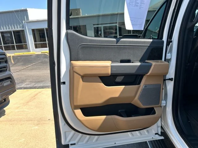 Used 2021 White Metallic Ford Lariat image 18