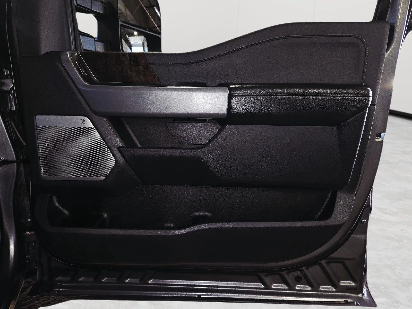 Used 2024 Carbonized Gray Ford Lariat image 75