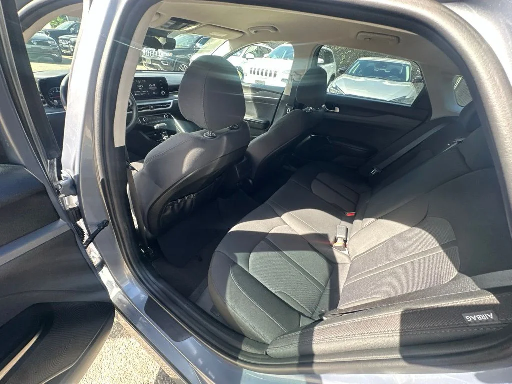 Used 2024 Silver Kia LXS image 22