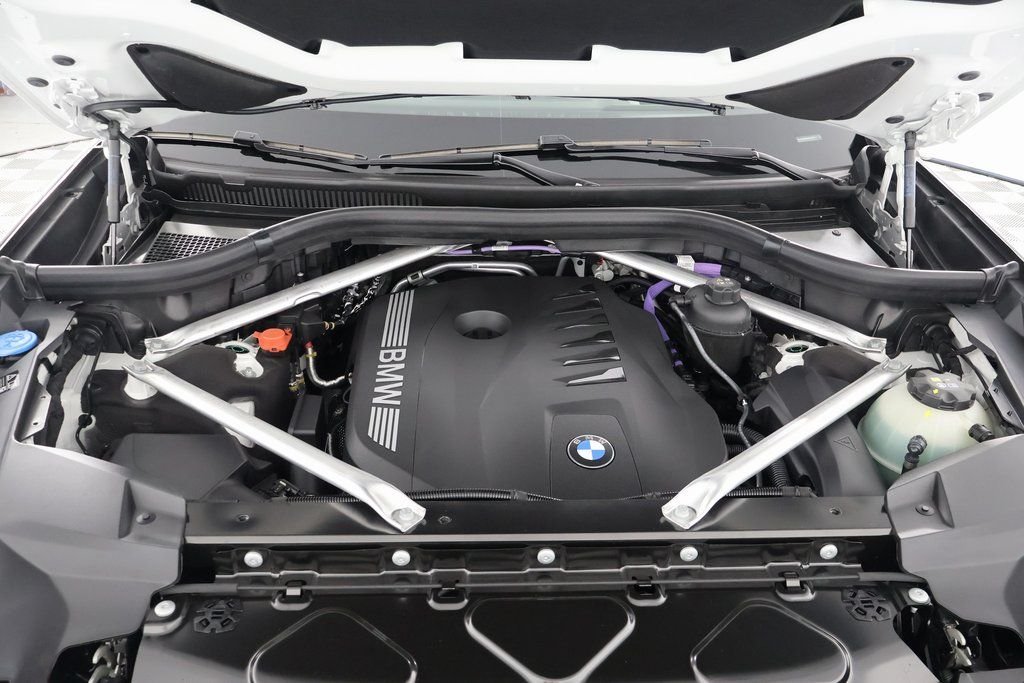 New 2027 Mineral White Metallic BMW xDrive40i image 9