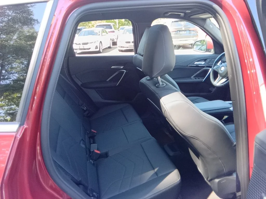 Used 2026 Vegas Red Metallic BMW xDrive28i image 23