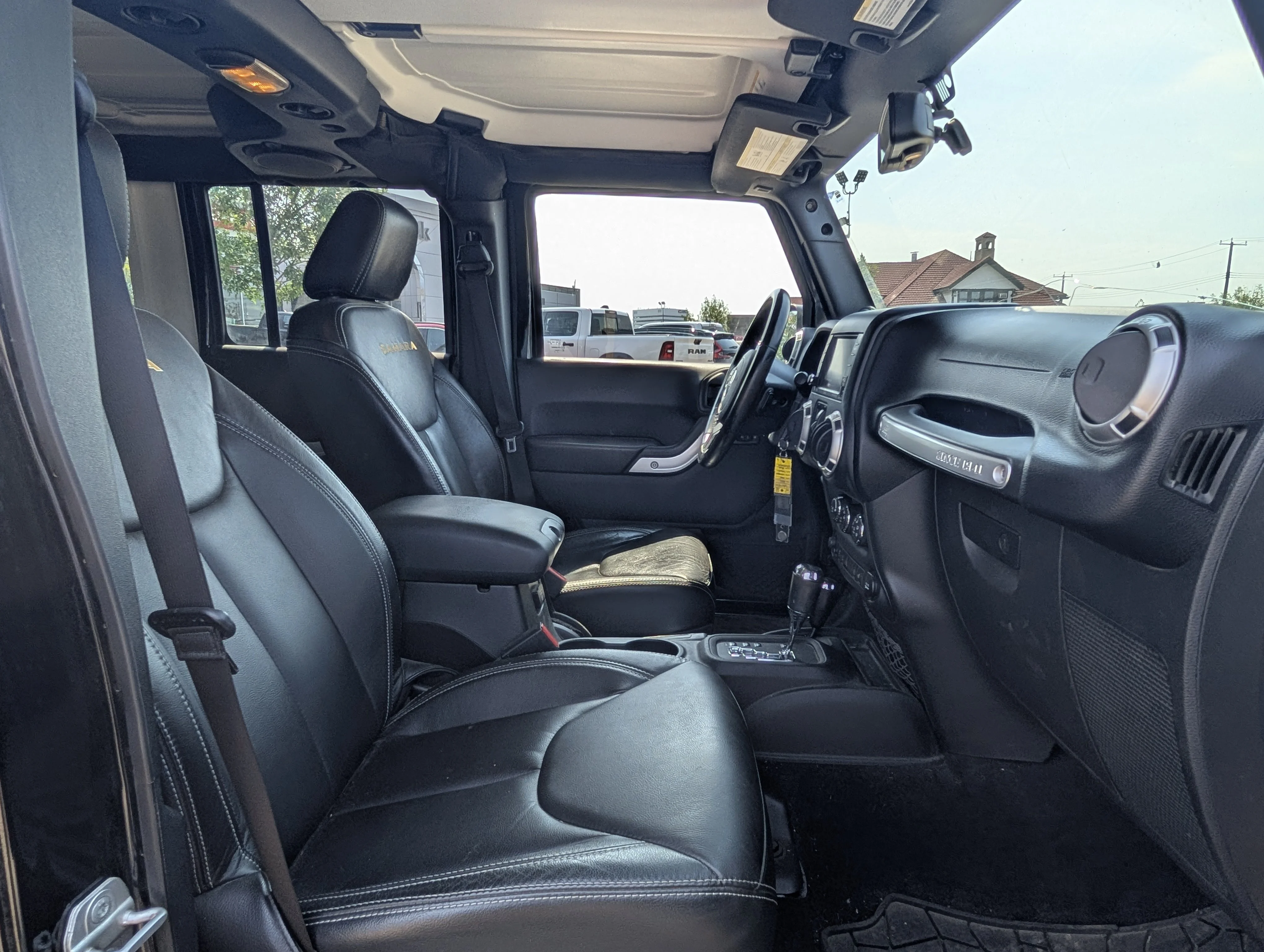 Used 2013 Black Jeep Sahara image 18