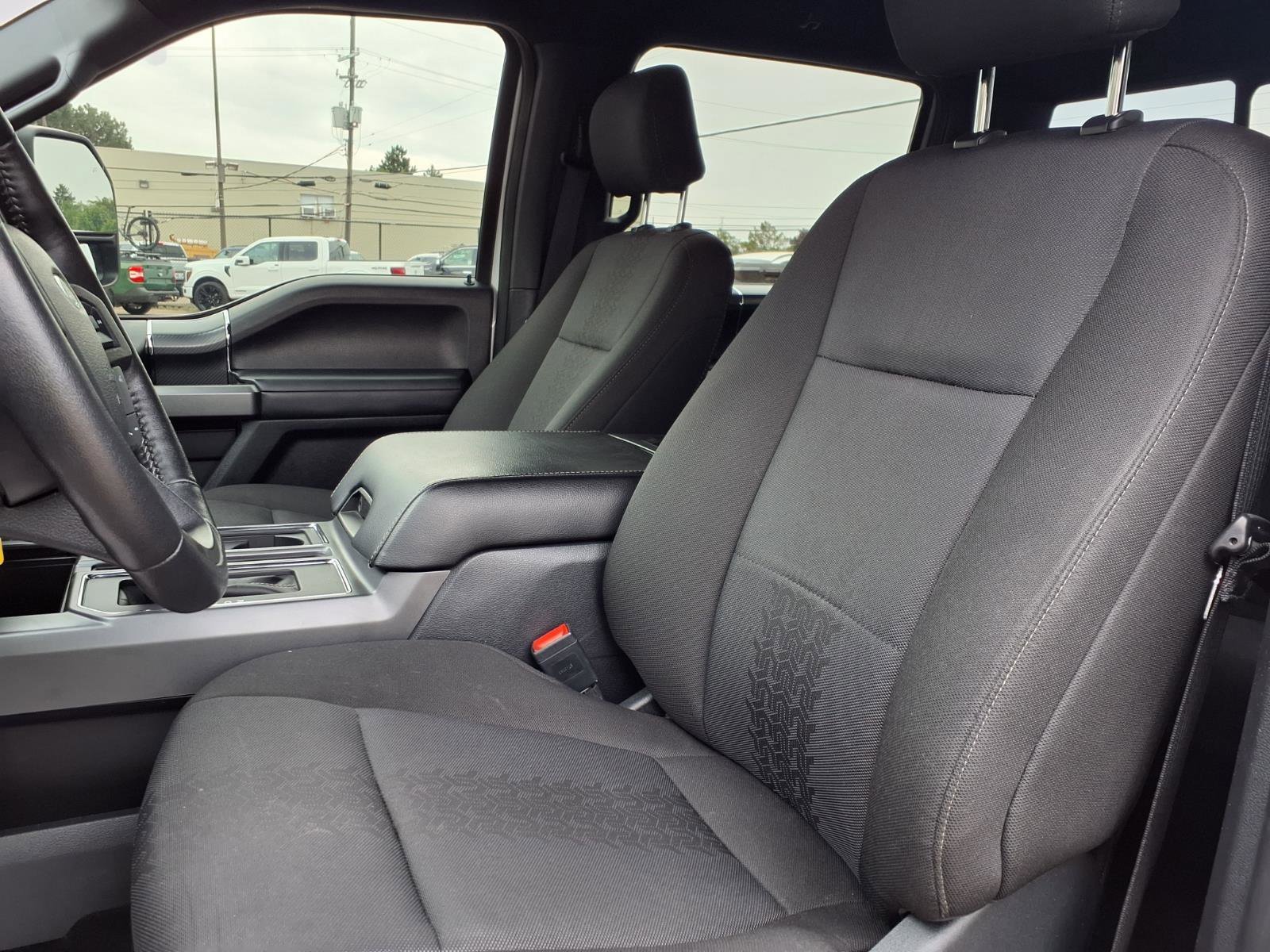 Certified Used 2020 Oxford White Ford XLT image 3