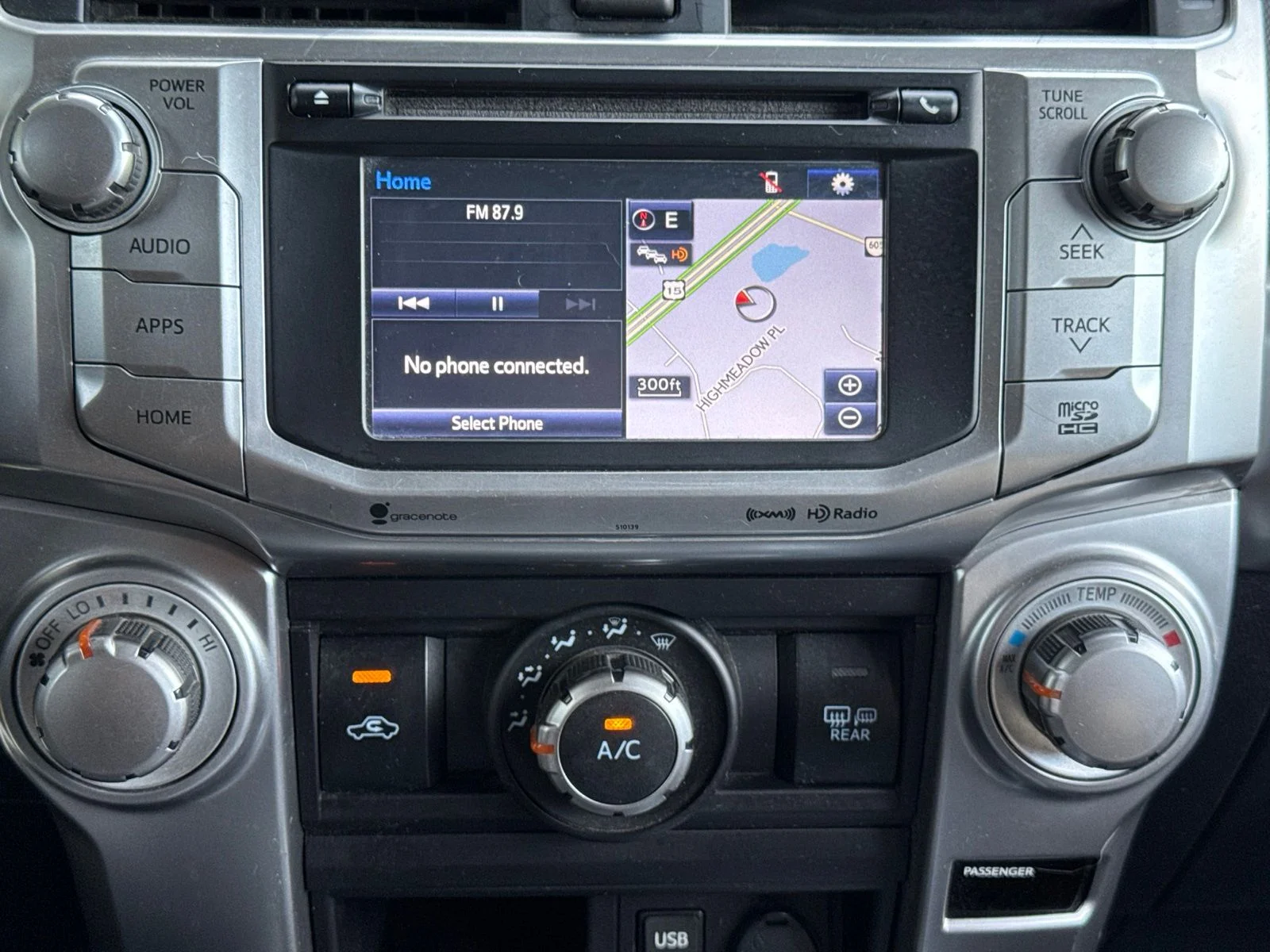 Used 2018 Super White Toyota SR5 image 19