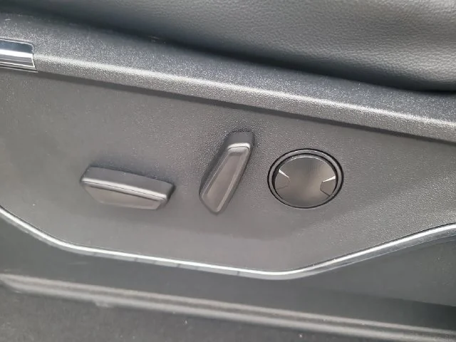 Used 2024 Silver Ford Lariat image 21