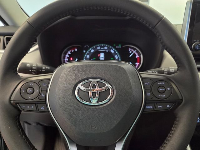 Used 2025 Silver Toyota XLE Premium image 23