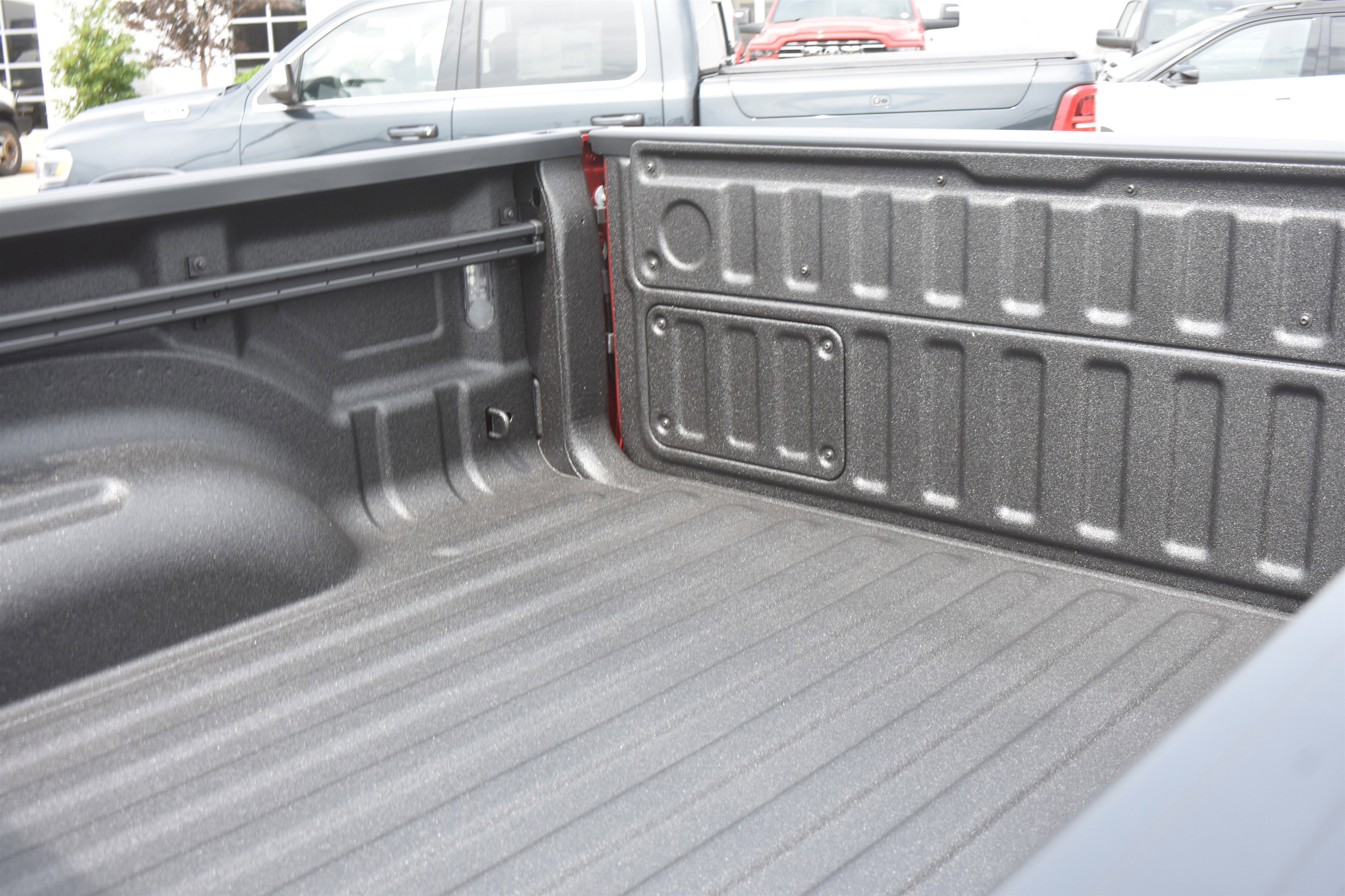 New 2026 Molten Red Pearl-Coat Exterior Paint RAM Laramie image 13