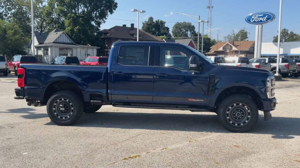 New 2027 Blue Ford XLT image 6