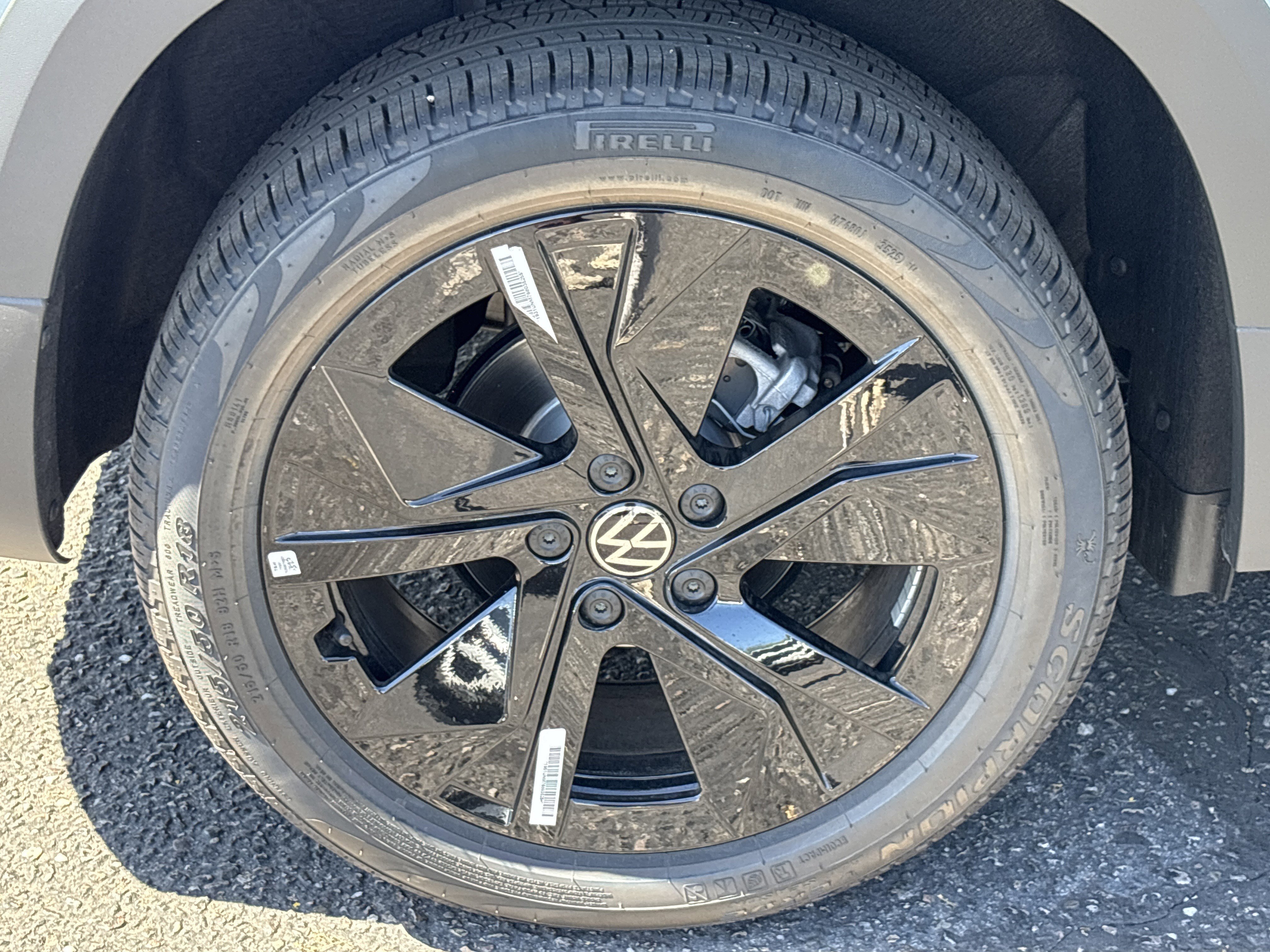 New 2026 Monument Gray w/Dp Blk Rf Volkswagen SE Black image 5